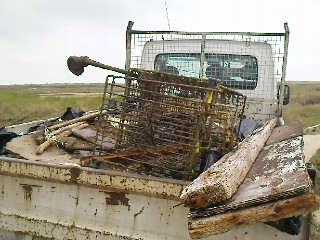 Nettoyage de l'estran à Grand-Fort-PHILIPPE.